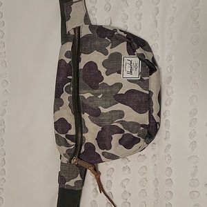 Herself Crossbody/Fanny pack Camo